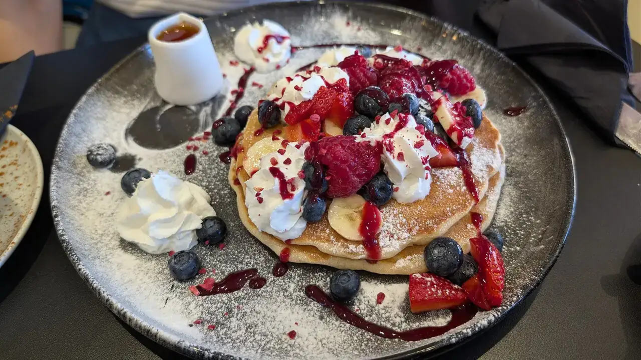Pancakes with berries